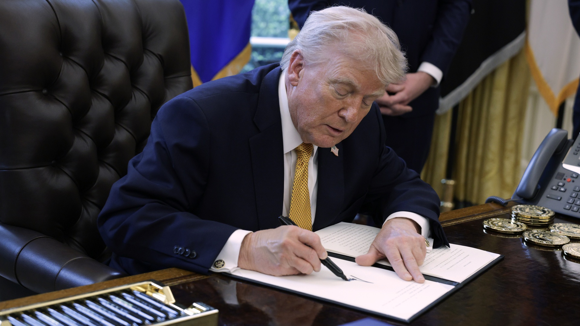 Video thumbnail for Judge rejects Trump admin’s argument, orders White House records be kept
