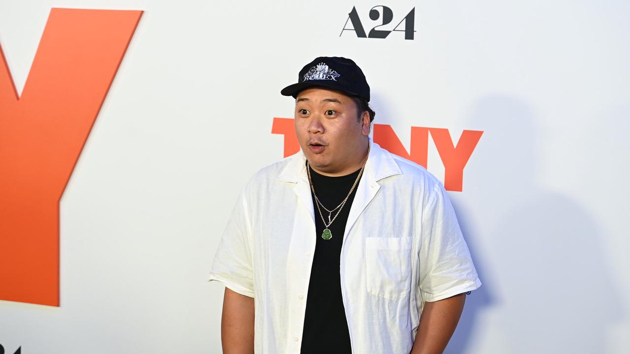 Video thumbnail for NY: TONY New York Premiere - Arrivals 10.