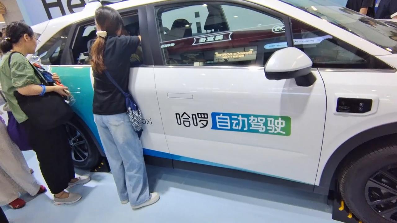 Video thumbnail for China: Hello Autonomous Driving Robotaxi.