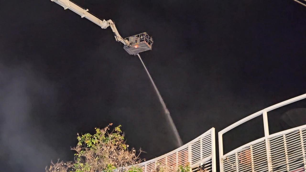 Video thumbnail for Thailand: Bangkok Fire Engulfs Klongthom Centre 13.