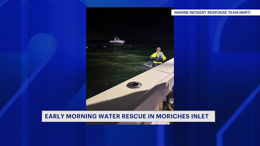 Video thumbnail for 4 people rescued after boat hits sandbar near Moriches Inlet
