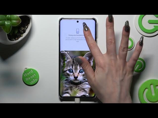 Video thumbnail for How to Enter One Handed Mode on Motorola Edge 40 Pro?
