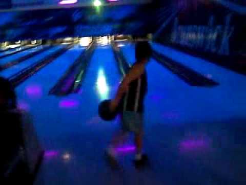 Video thumbnail for Tony en su primer dia bowling