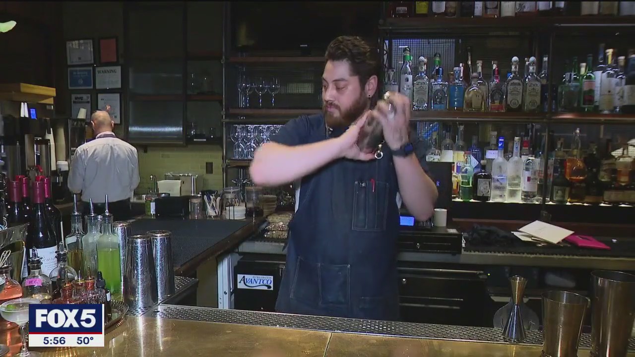 Video thumbnail for Skinny cocktail trend explained