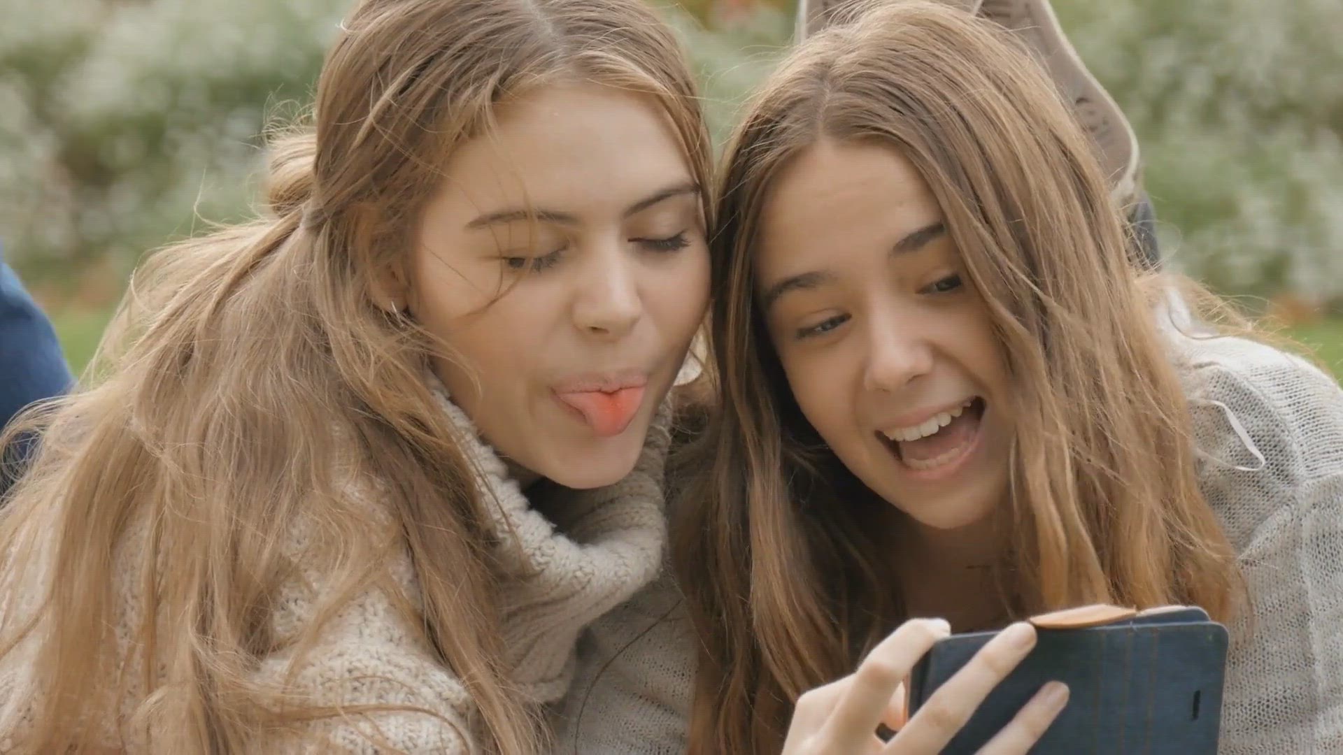 'Video thumbnail for The Pros and Cons of Teenagers Using Instagram'