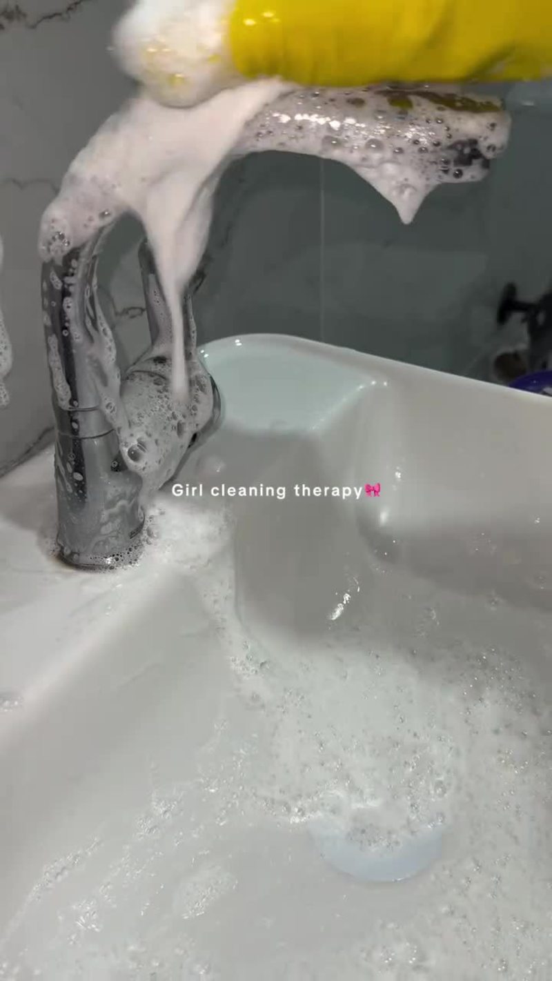 Video thumbnail for Deep Cleaning a Bathroom Sink with Satisfying Foam