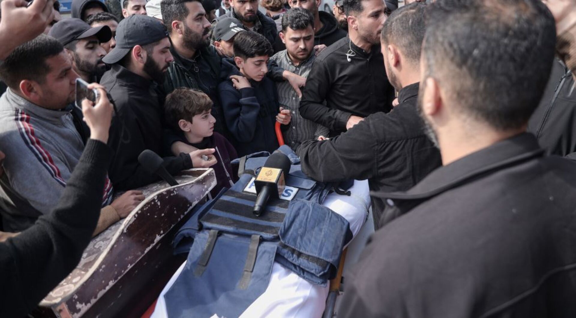 Video thumbnail for Funeral held for Al Jazeera journalist killed in Israeli attack in Gaza