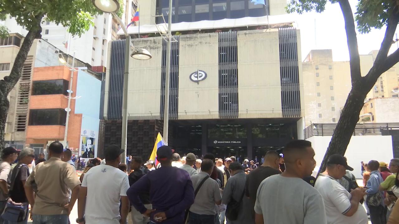 Video thumbnail for Venezuela: Venezuelan workers march for higher wages in Caracas.