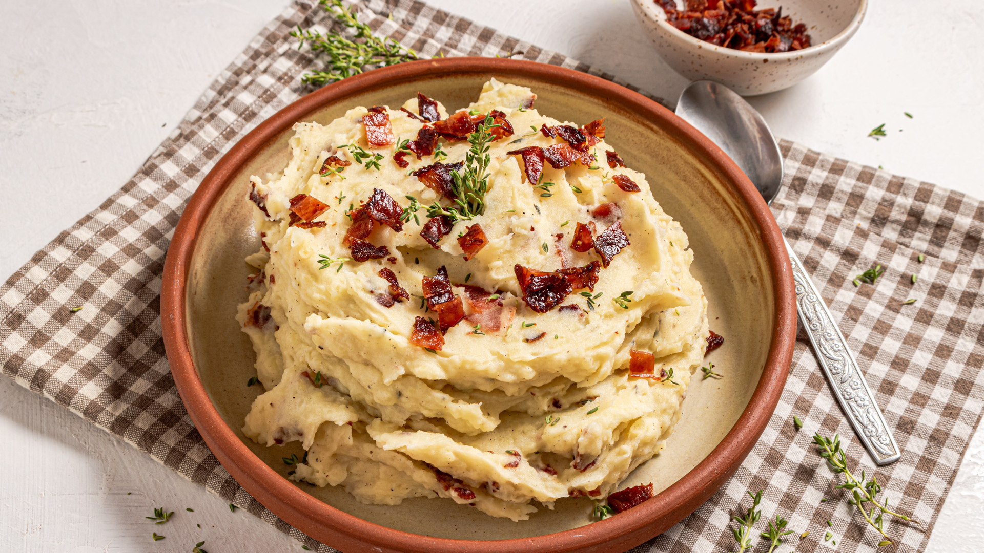 Video thumbnail for Super Bacony Mashed Potatoes Recipe