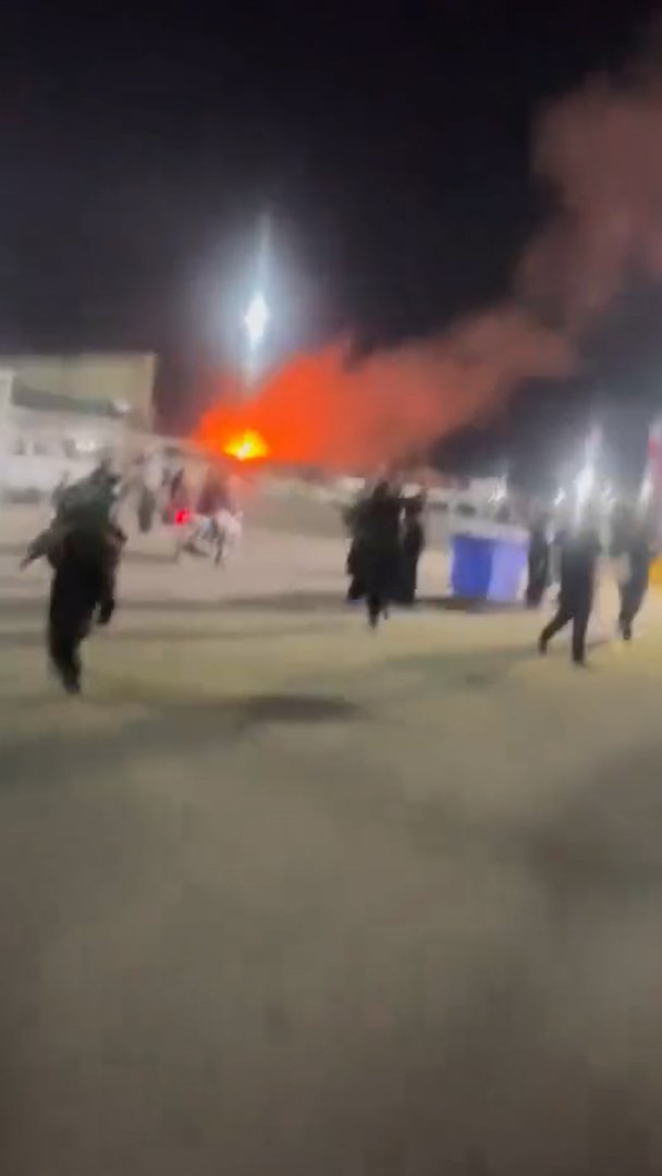 Video thumbnail for Travellers panic as US attacks Iran-Iraq border crossing