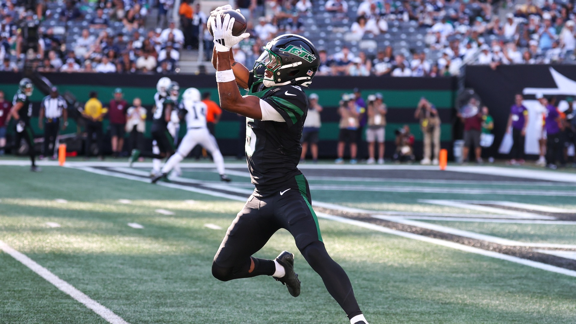 Video thumbnail for Garrett Wilson Discusses Jets' Team Dynamics & Goals