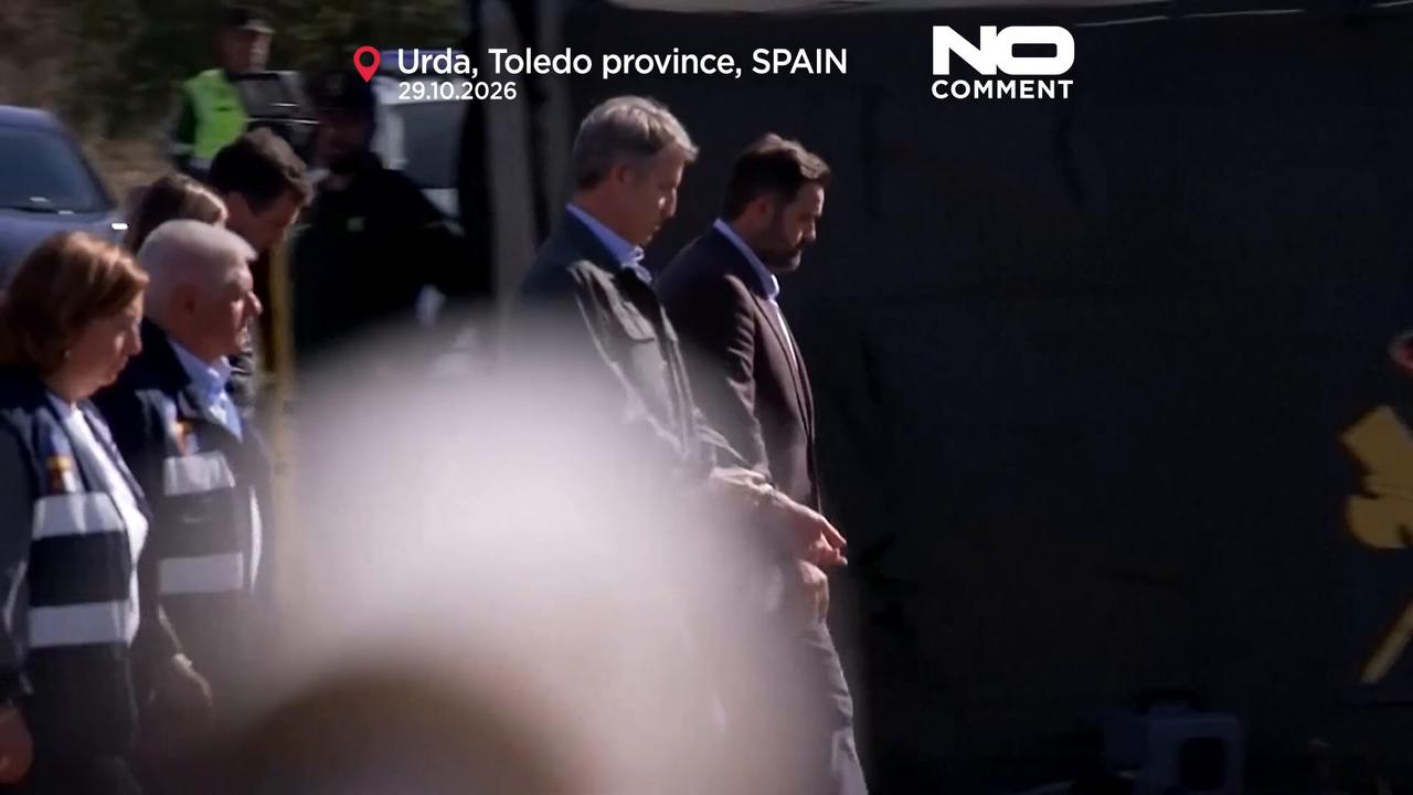 Video thumbnail for Spain: minute of silence for train crash victims as king visits hospital
