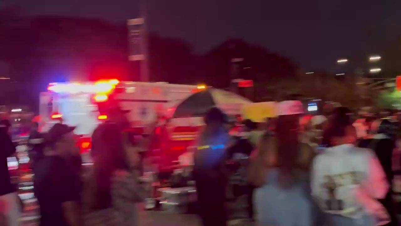 Video thumbnail for US: Thousands of Jay-Z Fans Stuck Outside Yankee Stadium Amid Gate Closures 2.