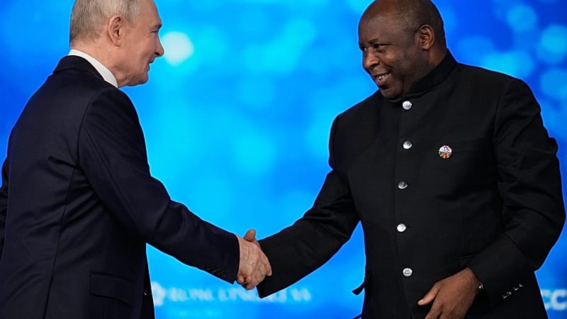 Video thumbnail for Russia-Africa Summit: Putin seeks to expand ties with the continent
