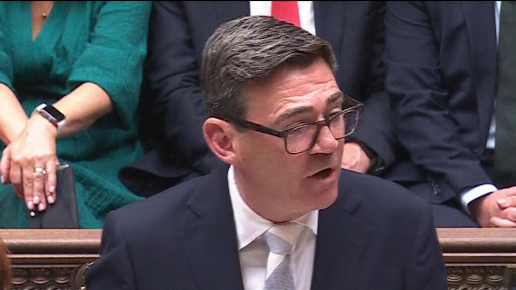 Video thumbnail for Burnham pledges to restore hope as he makes his House of Commons debut as UK leader