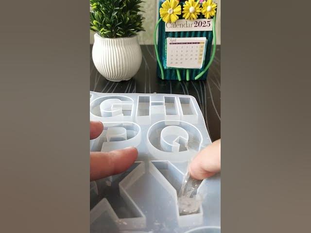 Video thumbnail for how to clean silicone mold from dust #resin#shorts@busymomcraft