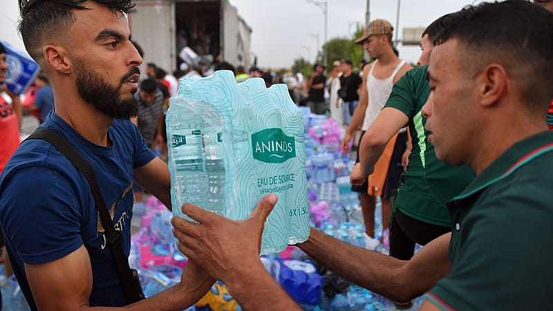 Video thumbnail for Volunteers in Algeria moblise to support families displaced by wildfires