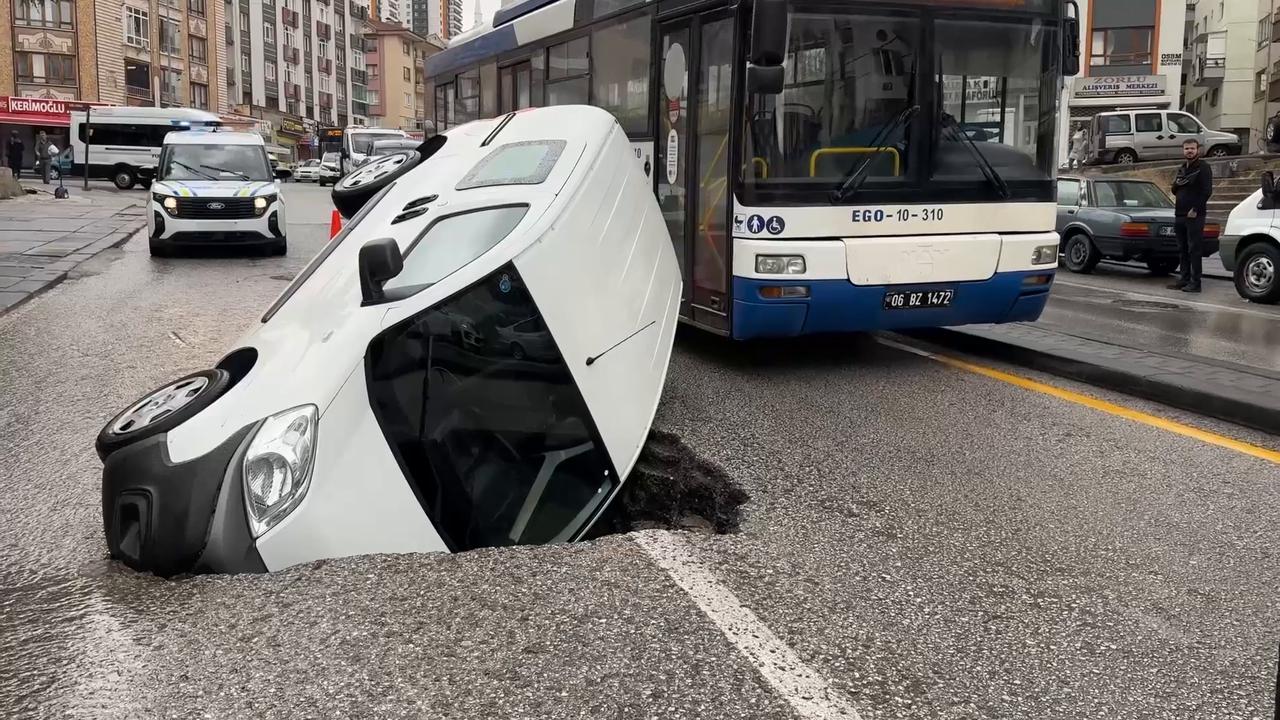 Video thumbnail for Türkiye: Heavy rain triggers flash flooding and traffic delays in Turkish capital.