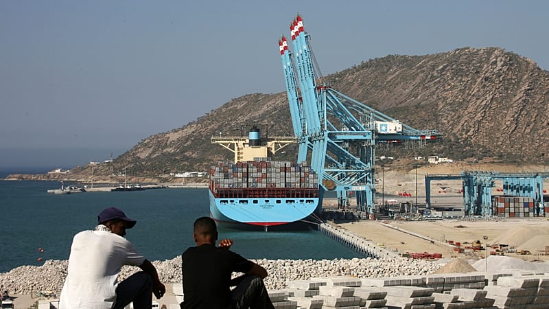 Video thumbnail for Morocco's Tangier port prepares for spike in traffic driven by Gulf crisis