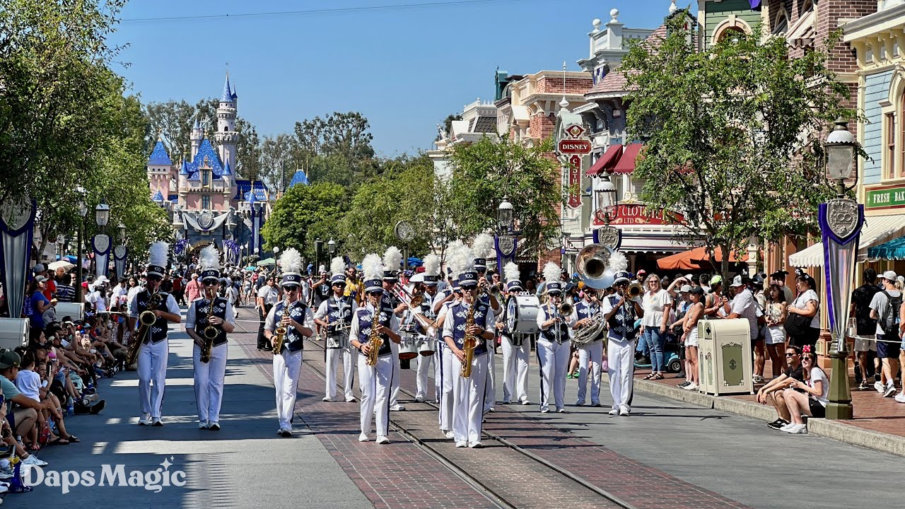 'Video thumbnail for Disneyland Band Pre-Parade - Disneyland 4K'