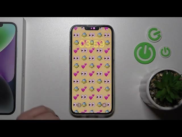 Video thumbnail for How to Change Lock Screen Wallpaper on iPhone 14 Plus
