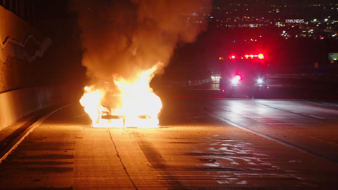 Video thumbnail for US, Los Angeles: Covina Car Fire Blocks Traffic on 10 Freeway.