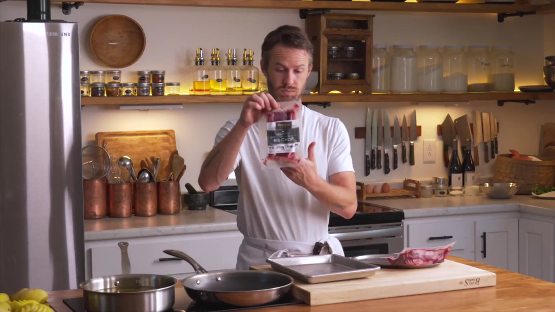 'Video thumbnail for Maui Nui Rib Chops Au Poivre & Frites Frisées (Curly Fries)'