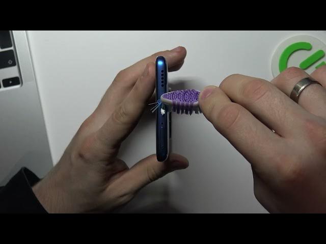 Video thumbnail for How to Clean and Fix USB Port Using Household Items on HONOR Magic4 Lite