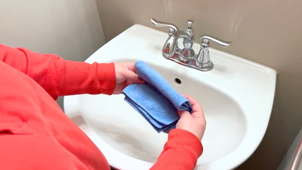 Video thumbnail for 5 GENIUS home hacks using Dollar Tree items!