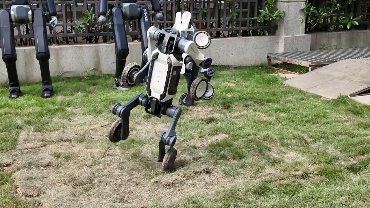 Video thumbnail for China: Lao top leader Thongloun interacts with robots during China visit.