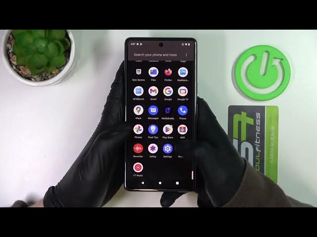 Video thumbnail for GOOGLE Pixel 7 Hand Size Comparison