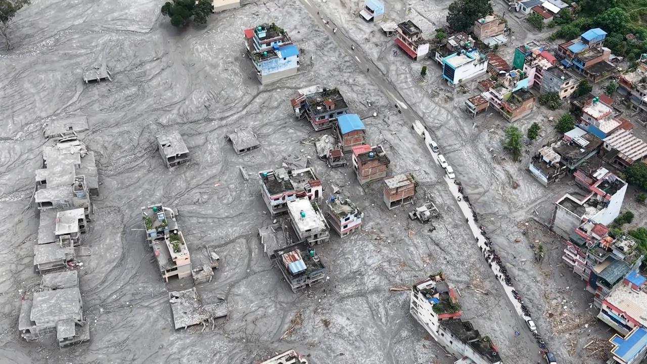 Video thumbnail for Nepal: Flood-affected families return to damaged homes along Nepal's Trishuli River to salvage belongings.