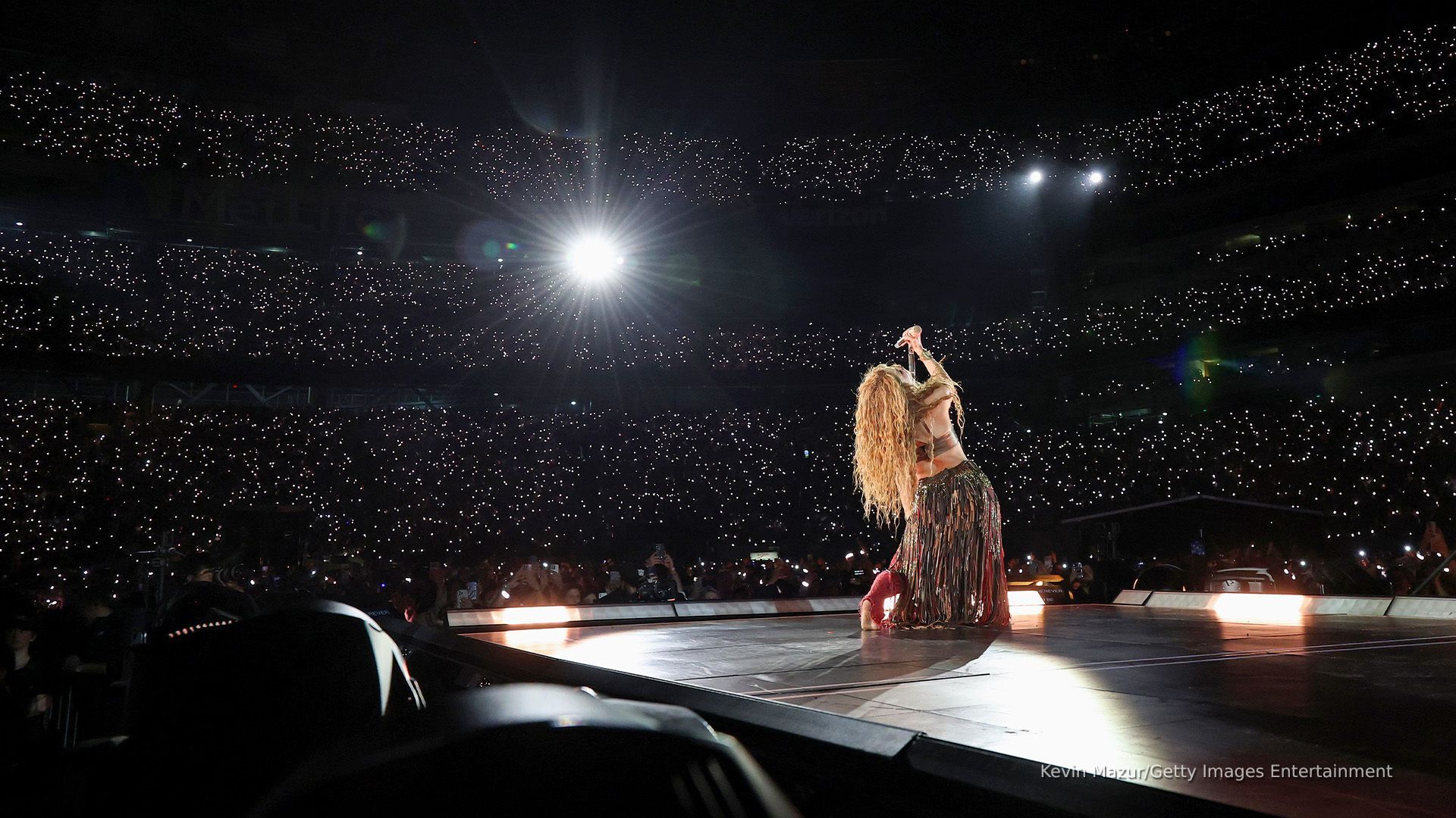 Video thumbnail for Measles exposure warning issued for New Jersey Shakira concert attendees