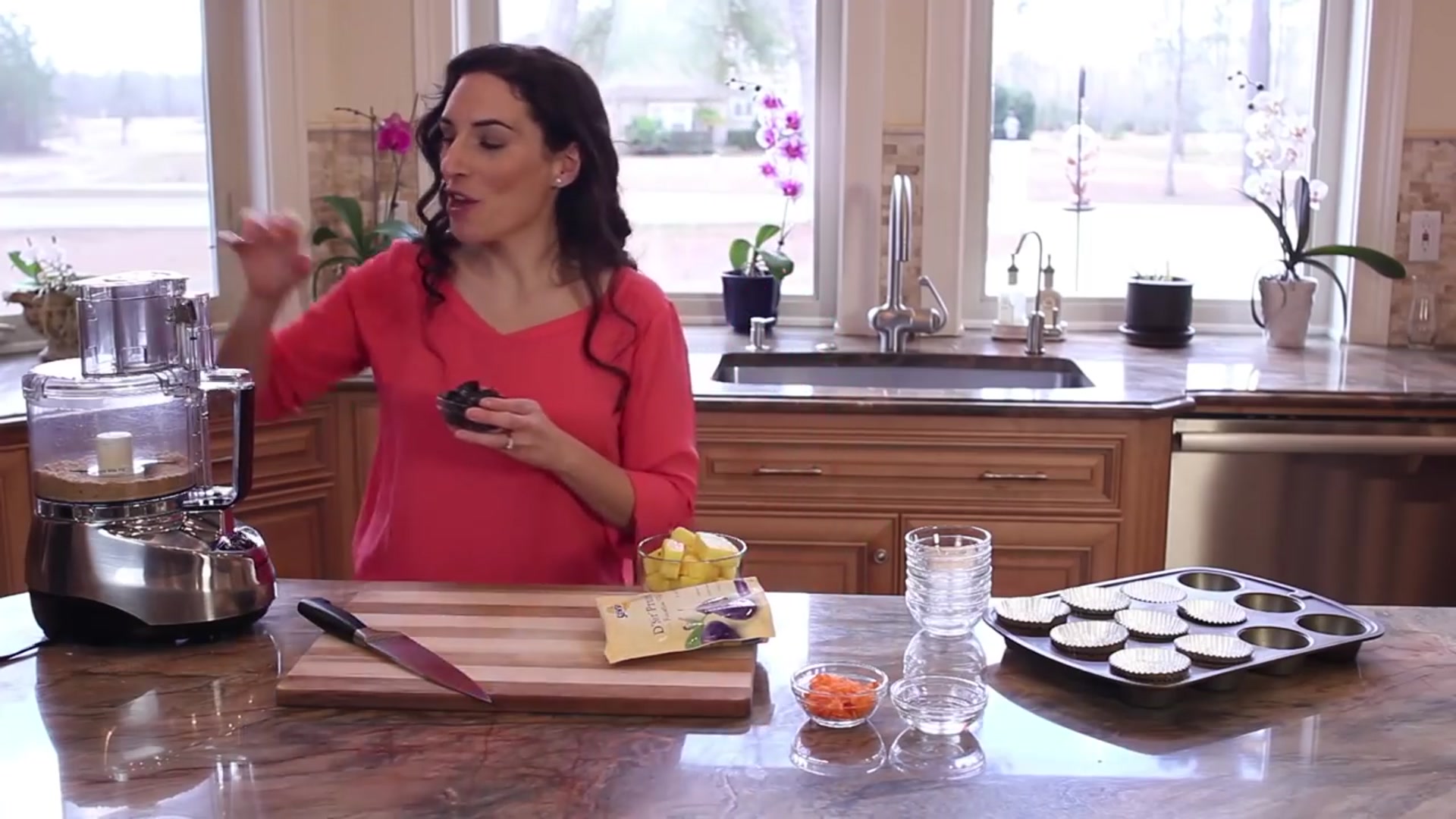 Video thumbnail for High Fiber Breakfast Muffins Paleo naturally sweet (720P HD)