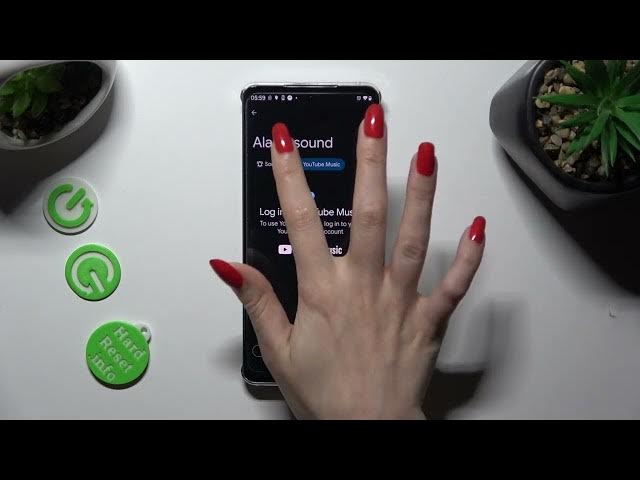 Video thumbnail for How to Set Up Alarm Clock on MOTOROLA Edge 40? - Alarm Clock Settings