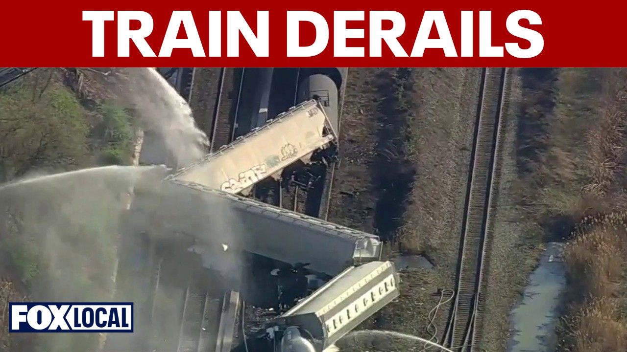 Video thumbnail for Freight train derails in North Bergen