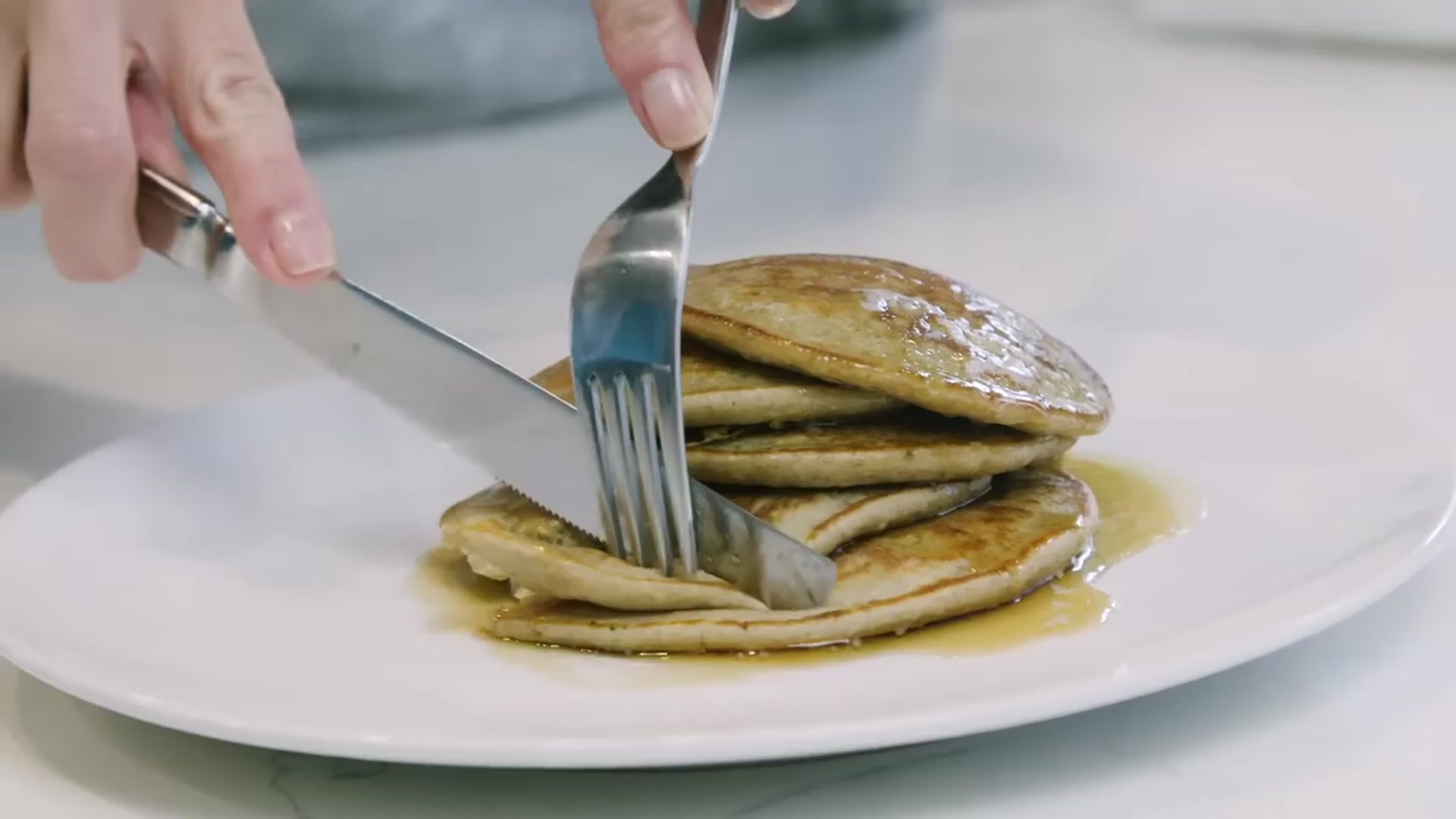 Video thumbnail for Banana Oatmeal Pancakes Healthy Pancake Recipe(720P HD)