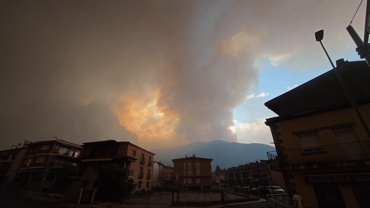 Video thumbnail for Spain: Wildfire burns in Spain's Avila province as evacuations continue.