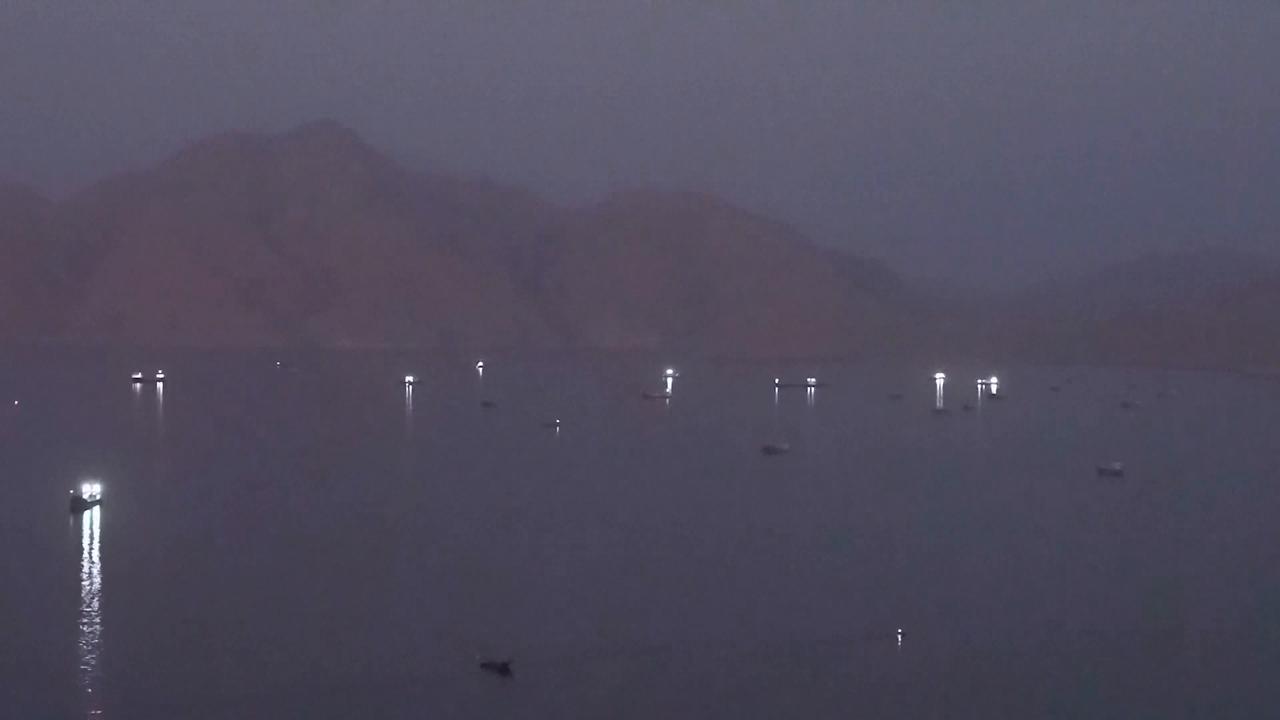 Video thumbnail for Oman: Iranian Foreign Minister arrives in Oman about Hormuz Strait issue.