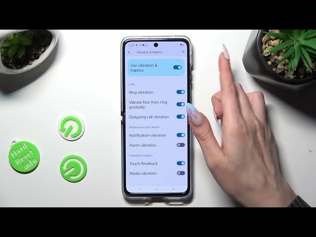 Video thumbnail for How to Enter Vibration Settings in Motorola Razr 40 Ultra - Adjust Vibrations