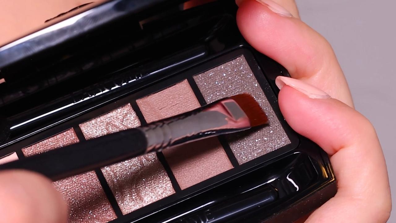 Video thumbnail for 5 MINUTE Easy Foxy Eye Makeup Look