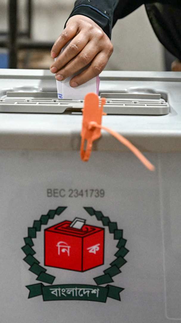 Video thumbnail for Key candidates cast their ballots in Bangladesh elections