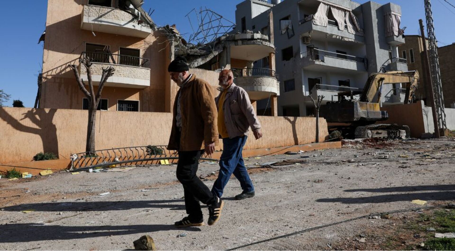 Video thumbnail for Israeli strikes push more Lebanese families into shelters western Bekaa Valley