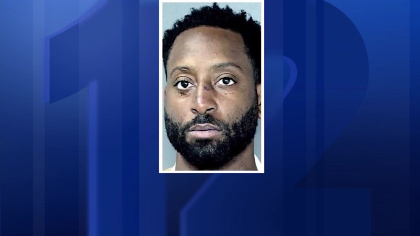 Video thumbnail for Suspected Wingstop food bandit tries to bite police after chase in Rochelle Park