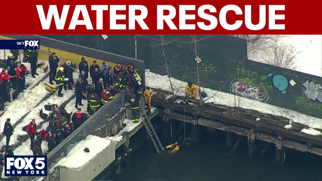 Video thumbnail for Water rescue in icy East River