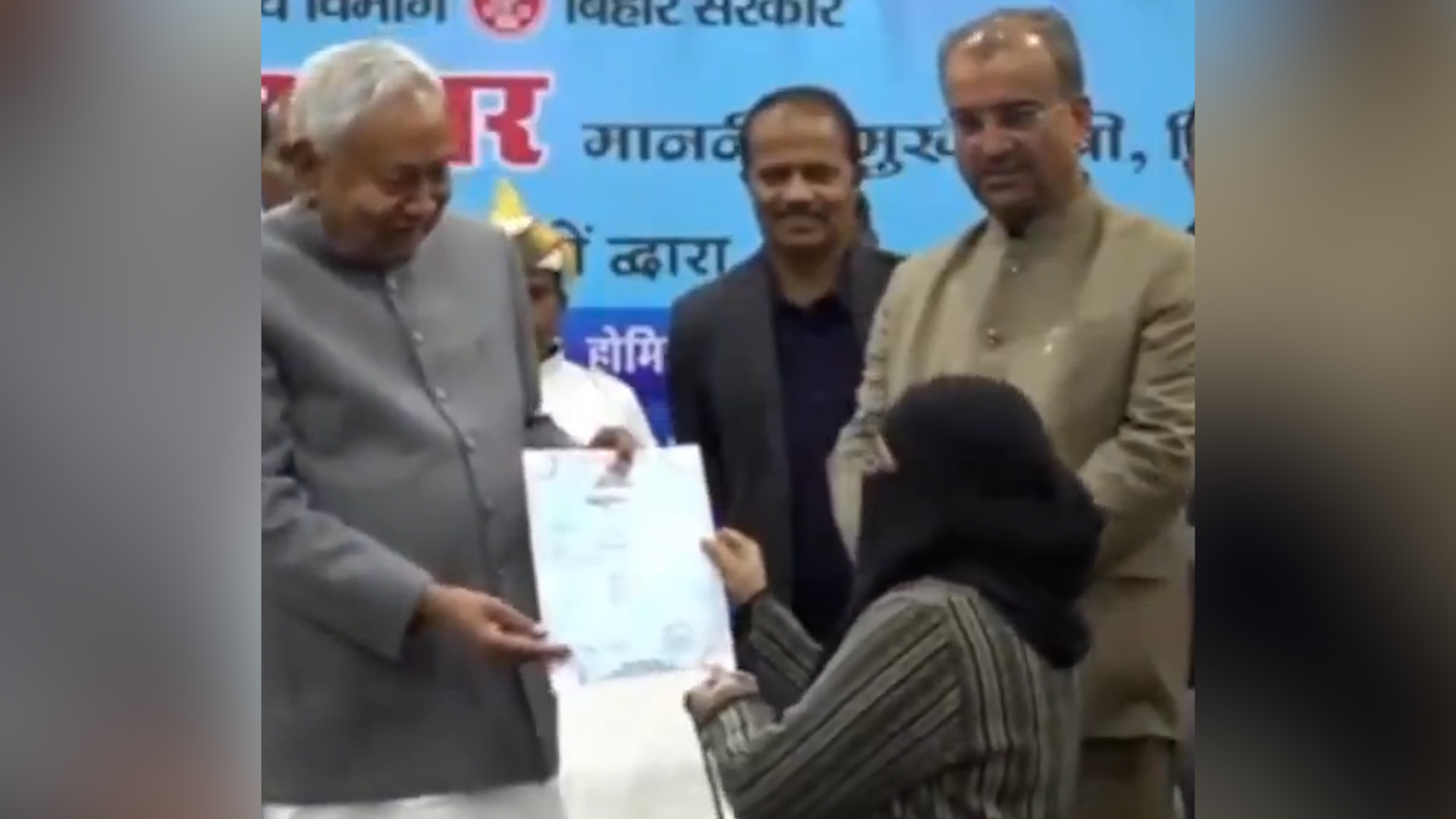 Video thumbnail for Indian minister sparks anger for pulling down niqab of Muslim doctor