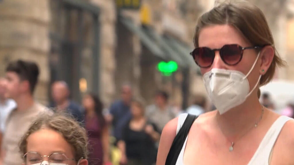 Video thumbnail for Facemasks return as French southwest air charges in fire smoke
