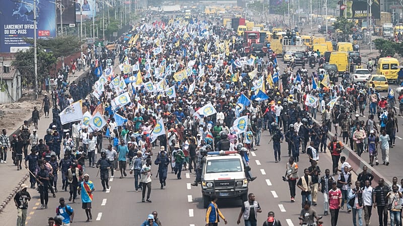 Video thumbnail for Clashes erupt between DR Congo opposition and pro-govt supporters in Kinshasa