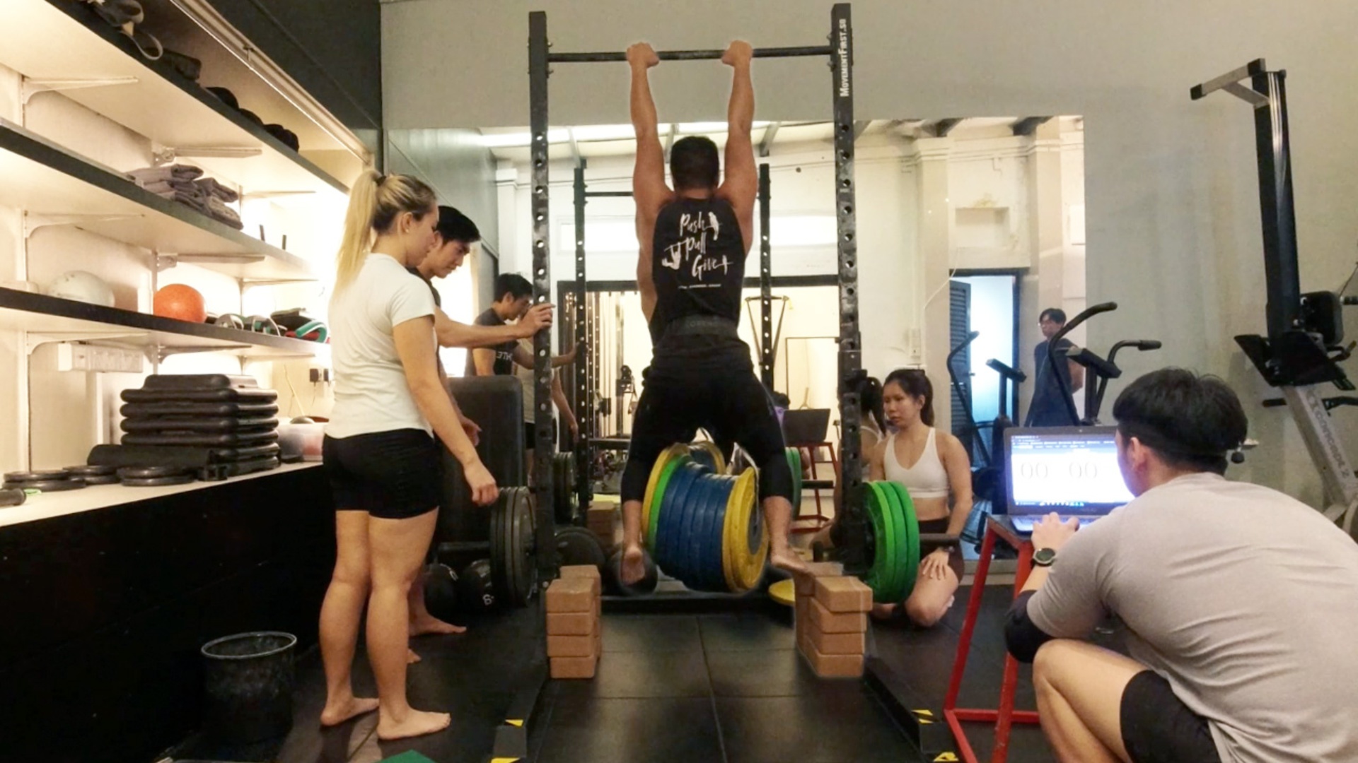 Video thumbnail for Heaviest weight lifted while hanging suspended in the dead hang position  176.1 kg (388.2 lbs) by Razif Yusoff