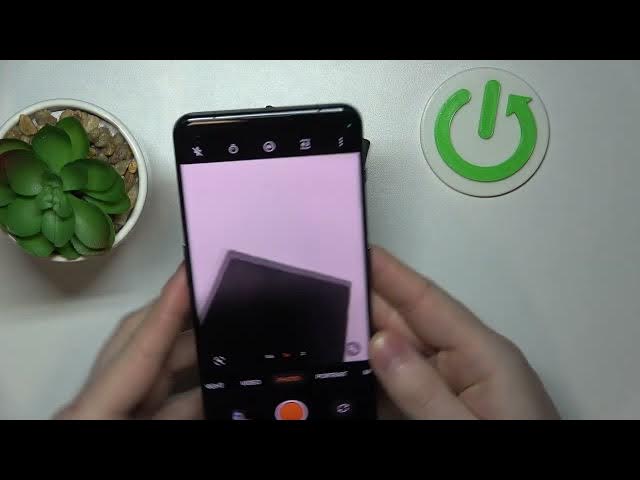 Video thumbnail for How To Make Macro Photos With OnePlus 11